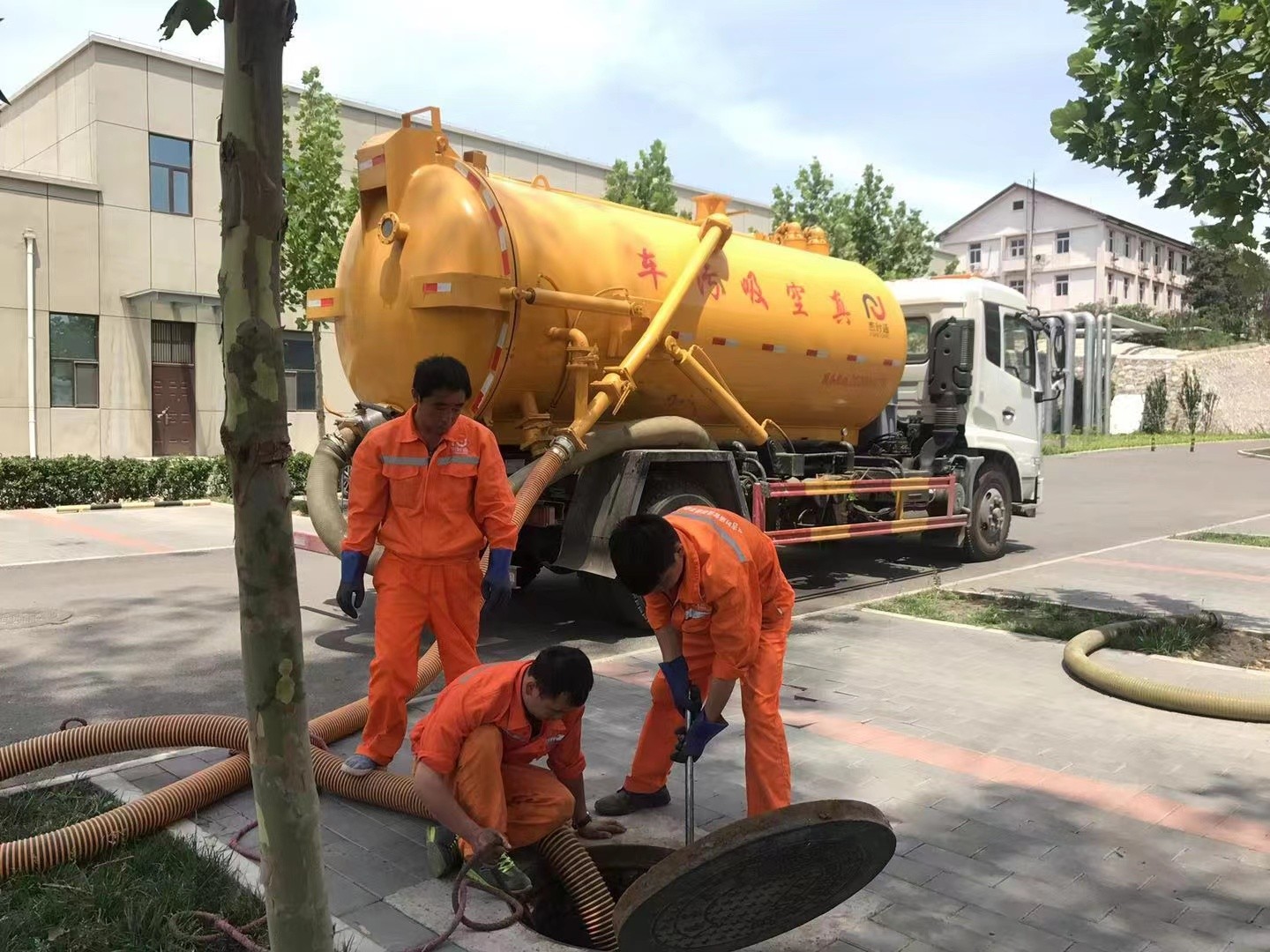 理县化粪池清理与5-8吨吸粪车施工效率分析